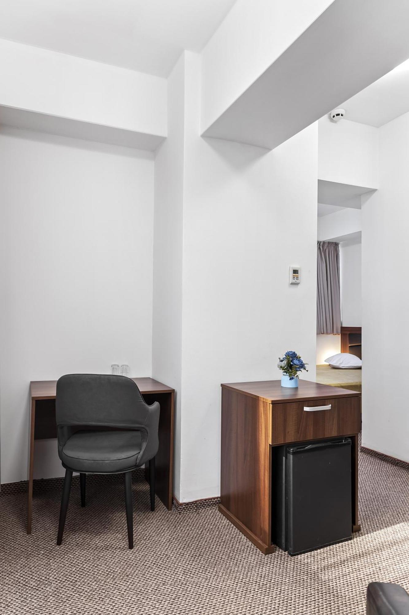 Lina Hotel ブカレスト エクステリア 写真