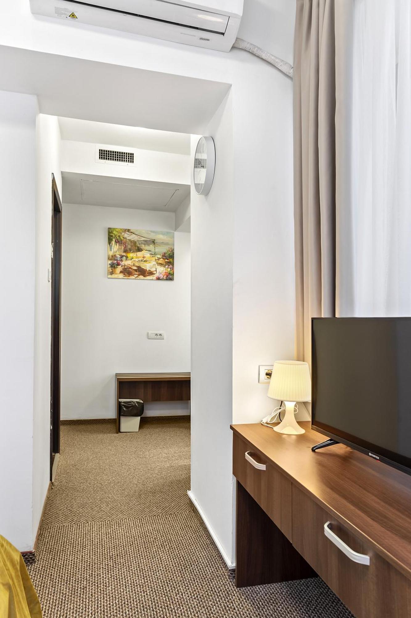 Lina Hotel ブカレスト エクステリア 写真